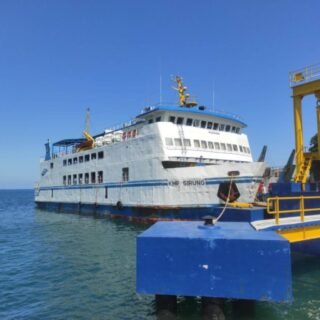 kapal KMP Sirung