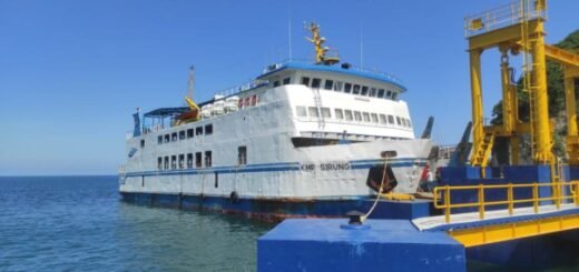 kapal KMP Sirung