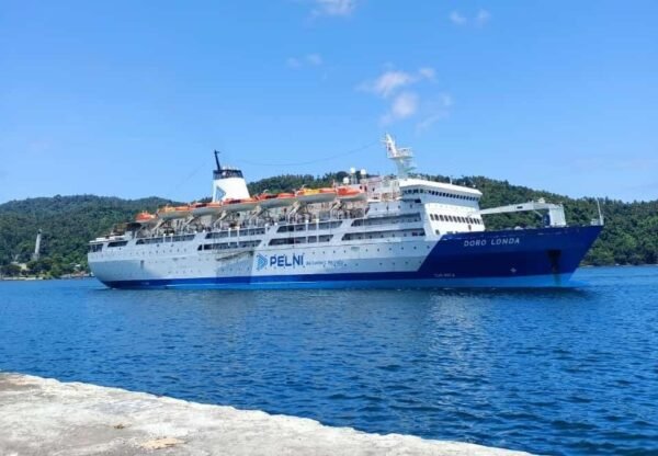 Kapal Dorolonda Dari Ternate - Baubau