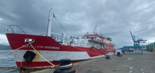 Kapal KM Barombong
