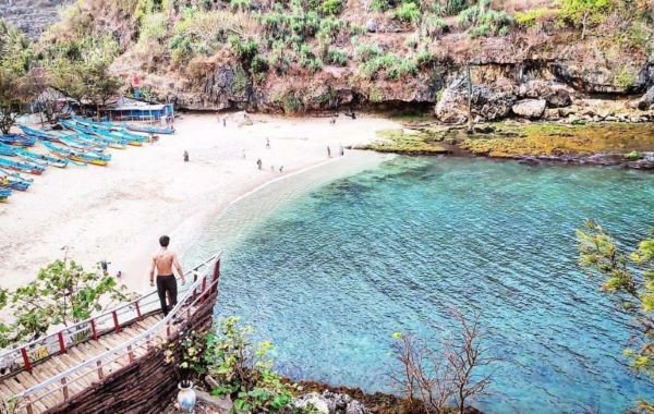 Panorama Pantai Gesing Gunung Kidul - Photo by Jelajah Pantai
