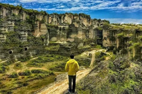 Bukit Kapur Taman Gosari Tempat Wisata Keluarga di Gresik - Photo by Visit Jawa Timur