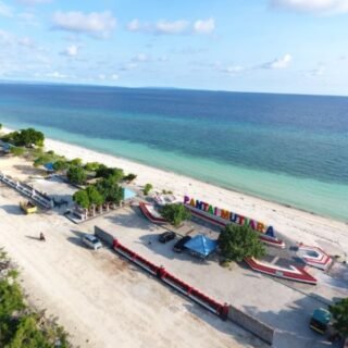 View Pantai Mutiara Buton - Photo by Flickr