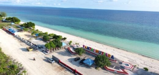 View Pantai Mutiara Buton - Photo by Flickr