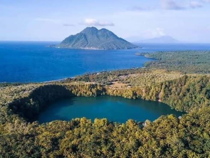 Asal Usul Danau Tolire Cerita Rakyat Ternate - Photo by Google