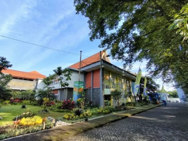 Fakultas Sastra dan Pendidikan Bahasa Arab UM Malang - Photo by Official Site