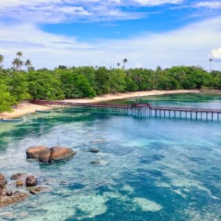 Pantai di Pulau Jefman