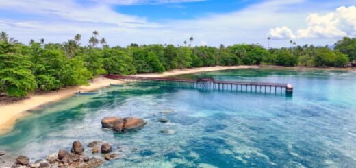 Pantai di Pulau Jefman