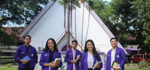 Sekolah Teologi di Indonesia - Photo by Google