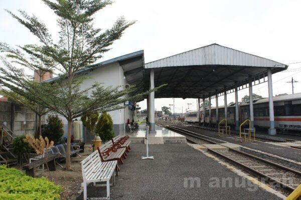 Stasiun Ciroyom
