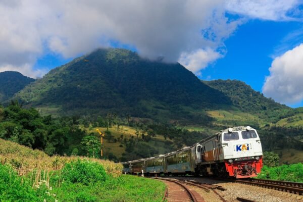 pemandangan di Stasiun Lebak Jero