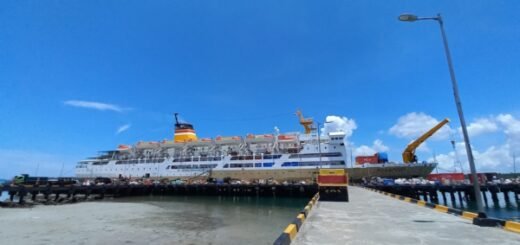 Kapal Pelni Dari Dobo
