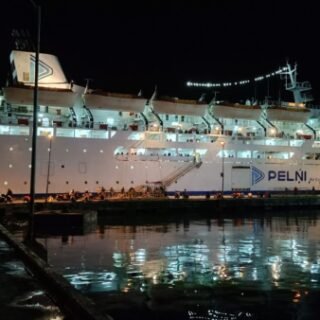 Kapal Pelni Dobonsolo Dari Sorong