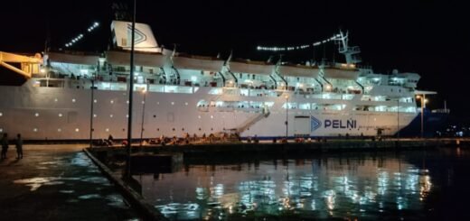 Kapal Pelni Dobonsolo Dari Sorong