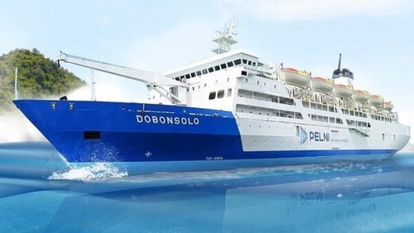 Kapal Pelni KM Dobonsolo Baubau