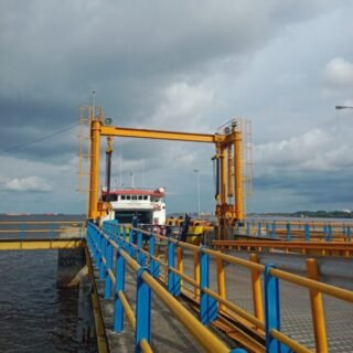 Kapal KMP Tirus Dari Dumai ke Meranti