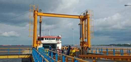 Kapal KMP Tirus Dari Dumai ke Meranti