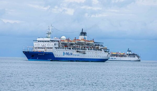 kapal pelni km binaiya