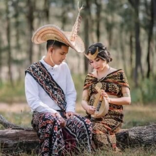 Pakaian Adat Khas Pulau Timor NTT - Photo by VOI