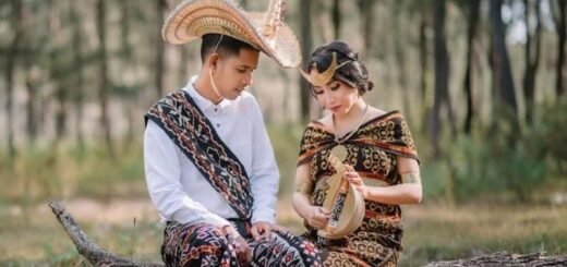 Pakaian Adat Khas Pulau Timor NTT - Photo by VOI