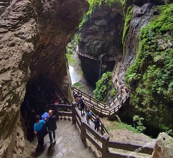 Pemandangan Wulong Karst National Park Chongqing - Photo by Yangtze River Cruises