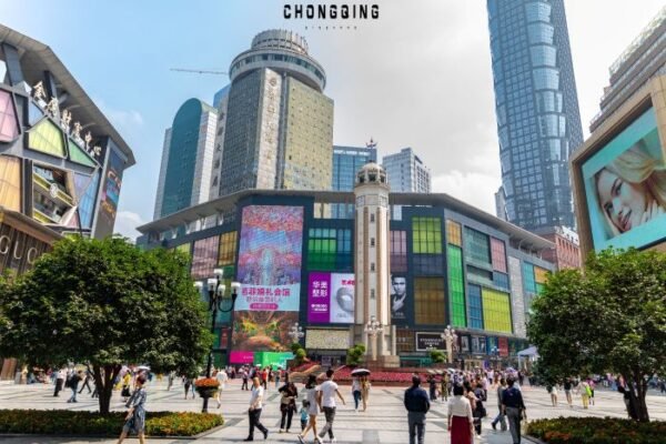 Pusat Perbelanjaan Modern JieFangBei Chongqing - Photo by WestChinaGo