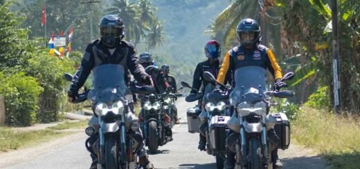 Sewa Motor Besar di Labuan Bajo Untuk Perjalanan Epik ke Waerebo - Photo by Autogear