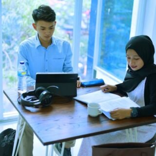 5 Program Beasiswa Paling Singkat dan Bisa Sambil Kerja - Photo by Google