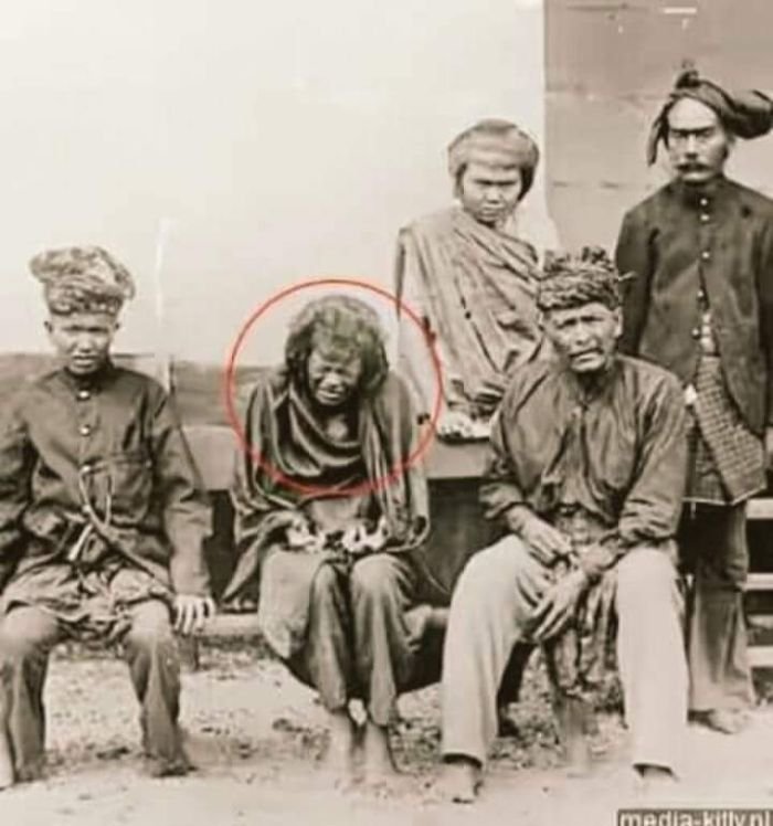 Penangkapan Pejuang Wanita Aceh Cut Nyak Dien - Photo by Google