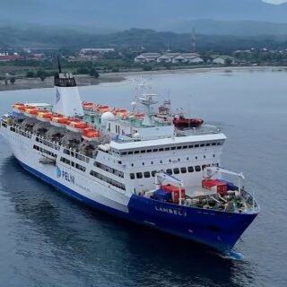 Kapal Dari Tarakan ke Maumere