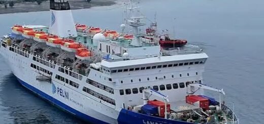 Kapal Dari Tarakan ke Maumere