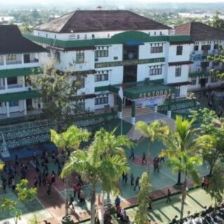 6 Daftar Kampus Terbaik di Papua - Photo by Kompasiana