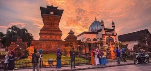 6 Wisata Ziarah di Pulau Jawa Bersejarah - Photo by Pinterest