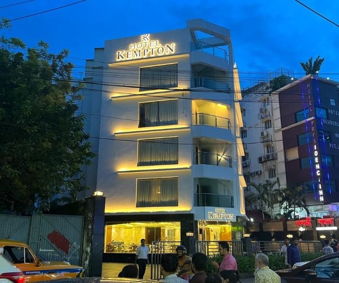 Kempton Hotel Kolkata - Photo by Postcard