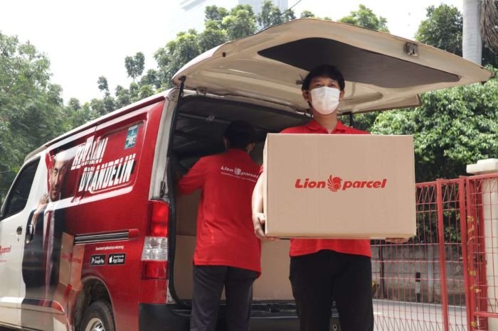 Lion Parcel ke Manokwari - Photo by RRI