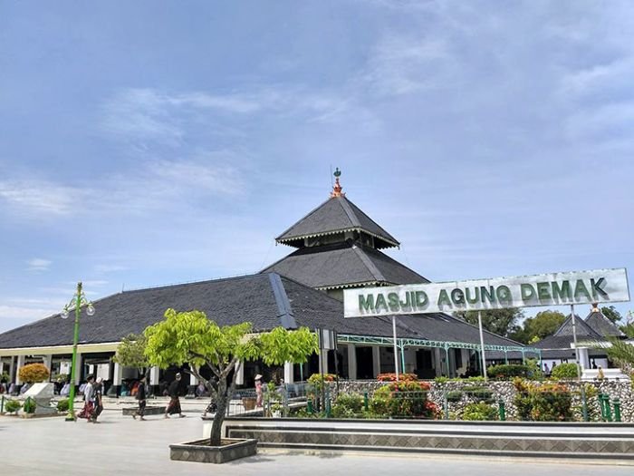 Masjid Agung Demak di Jawa Tengah - Photo by Salsa Wisata