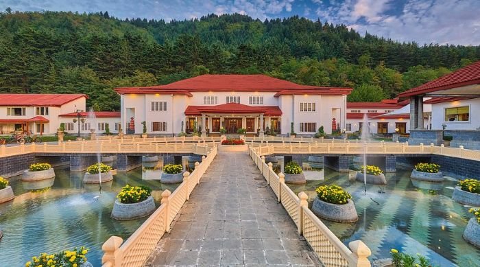 Penginapan di Kashmir India The Lalit Grand Palace Srinagar - Photo by Tripadvisor