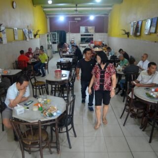 6 Tempat Ngopi Legendaris di Padang Yang Wajib Dikunjungi - Photo by detikFood