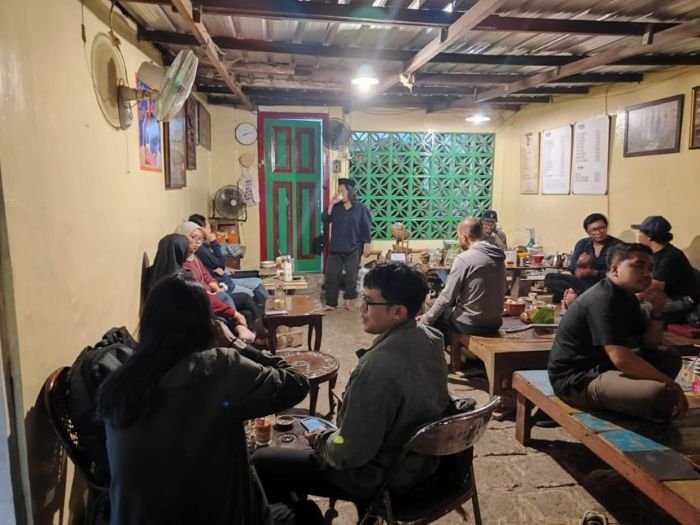 Kafe Bale Muktis Semarang - Photo by Indoraya