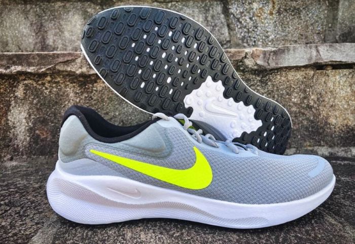 Nike Revolution 7 - Photo by Google
