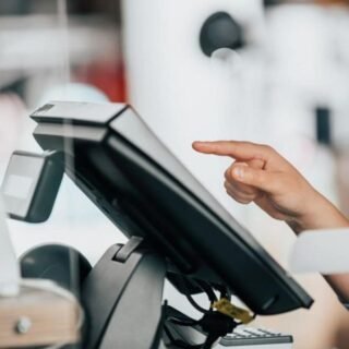 Qasir Aplikasi POS Untuk Kasir di Resto dan Cafe - Photo by Google