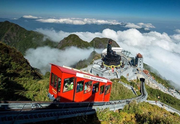 Mengenal Puncak Fansipan - Photo by Lilys Travel Agency