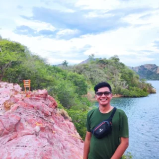 Strawberry Rocks Bajo